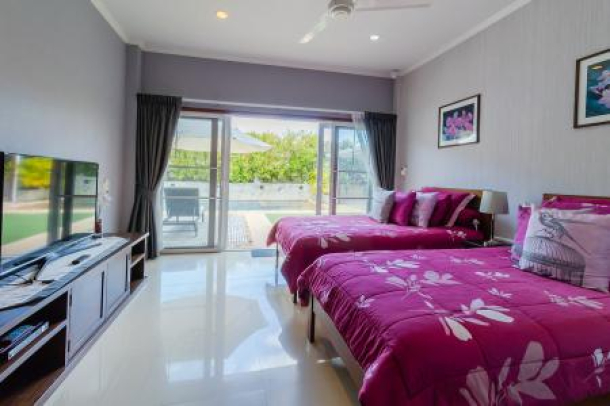 Luxury 3 Bed Pool Villa Close to Town-15