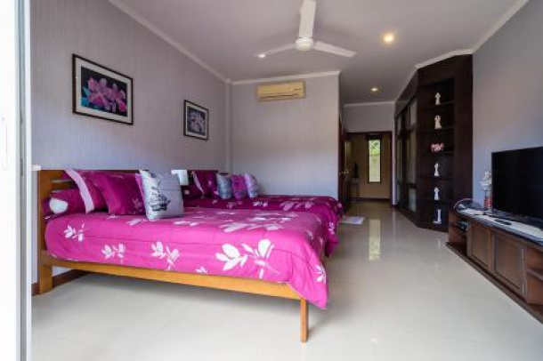 Luxury 3 Bed Pool Villa Close to Town-16