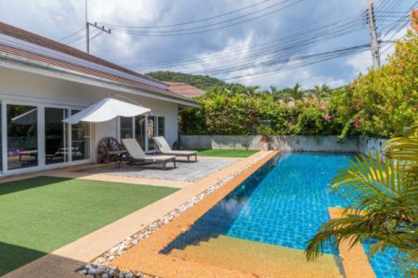 Luxury 3 Bed Pool Villa Close to Town-2