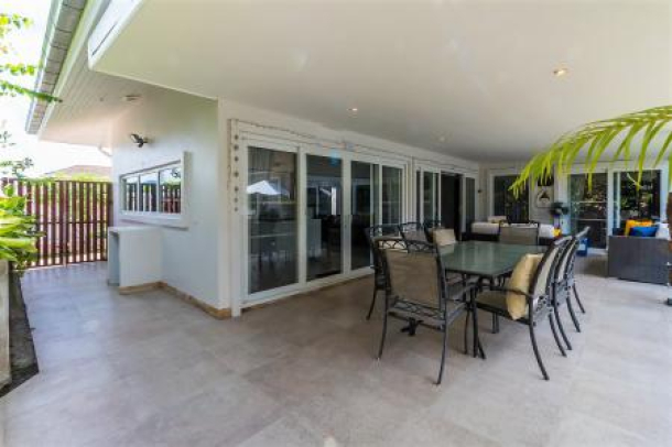 Luxury 3 Bed Pool Villa Close to Town-27