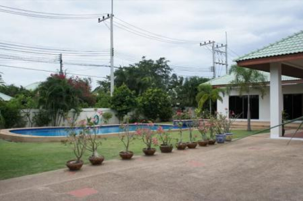 SIAM VILLAS 1 : Large 3 Bed Family Pool villa on a good sized plot-23