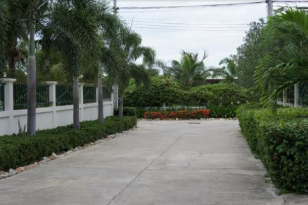 SIAM VILLAS 1 : Large 3 Bed Family Pool villa on a good sized plot-28