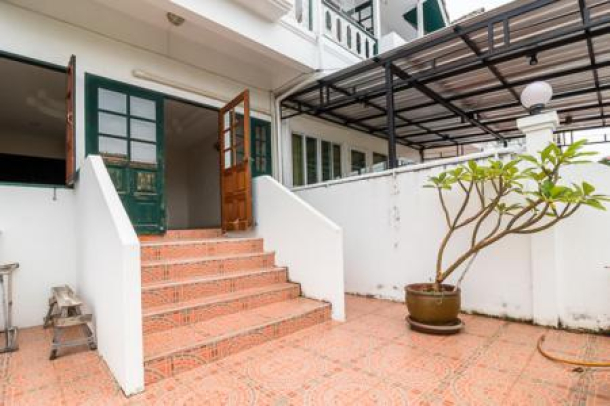 3 Bed Townhouse walking distance to the beach-11