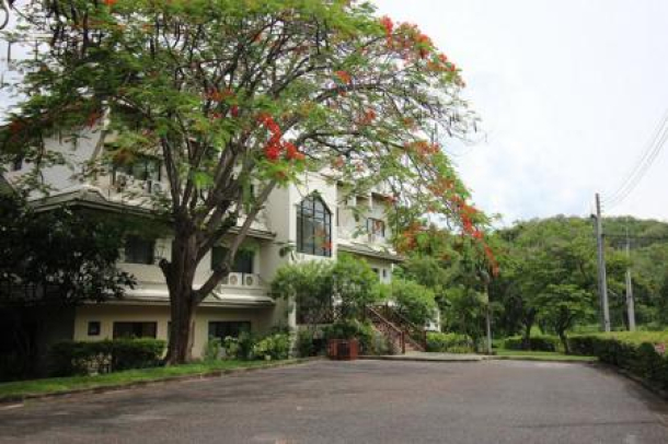 Good Quality 3 Bed Condo-19