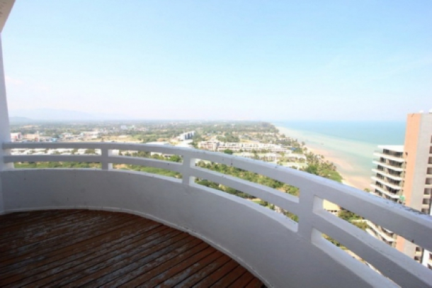 Penthouse 1 Bed Beachfront Condo with Sea View-12