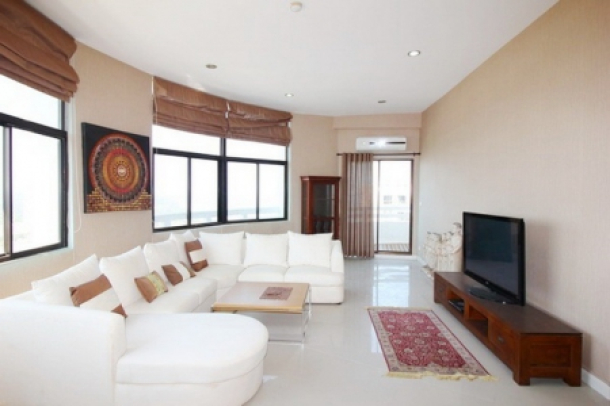 Penthouse 1 Bed Beachfront Condo with Sea View-3