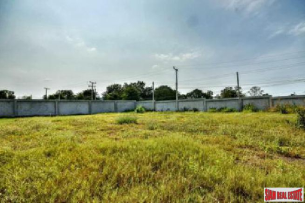 Great Land Plot at the end of a row of large Luxury Homes with lovely Westerly Views-2