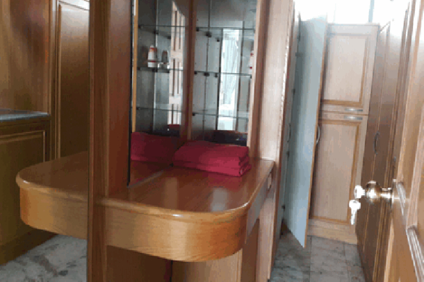 High rise  2 bedroom condo for sale with tenant 3 years contract- Naklua-16