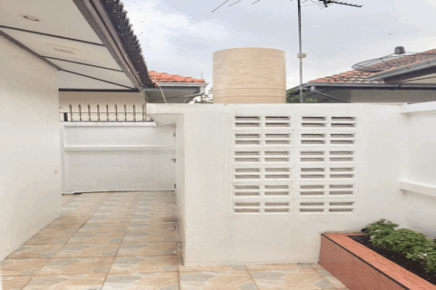 2 bedroom with modern decorate house for sale - Bangsaray-9