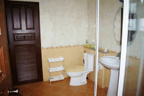 3 bedroom house for sale  with tenant of 2 years contract - Na jomtien-18