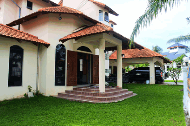 Large 5 bedroom house at a beautiful development for sale- East Pattaya-2
