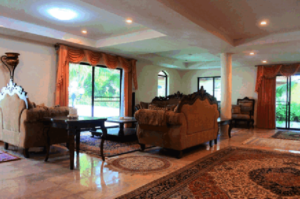 Large 5 bedroom house at a beautiful development for sale- East Pattaya-3