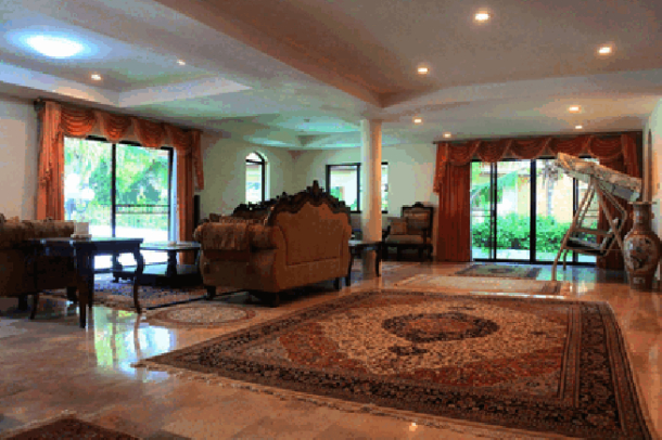 Large 5 bedroom house at a beautiful development for sale- East Pattaya-4