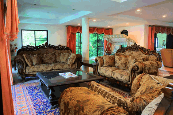 Large 5 bedroom house at a beautiful development for sale- East Pattaya-5