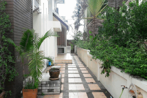 Beautiful 5 bedrooms house with big garden for sale - East Pattaya-16