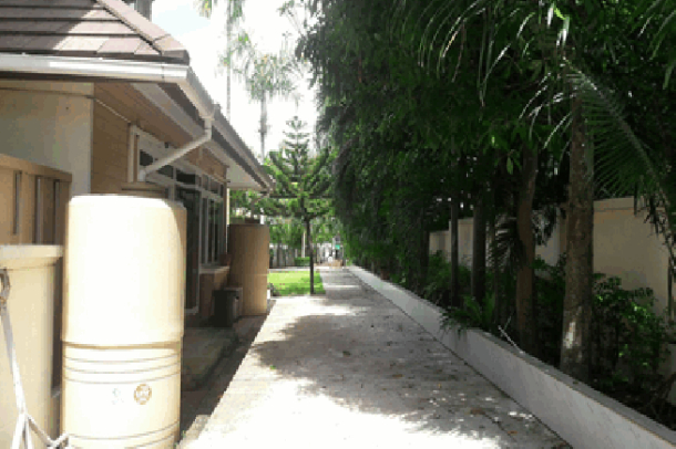 Large 2 storey 4 bedroom house for sale - East Pattaya-17