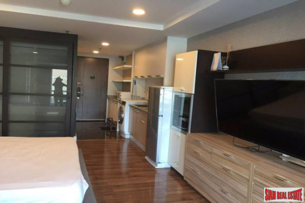 The Trendy Condominium | Large One Bedroom Condo in Popular Building Near BTS Nana-15