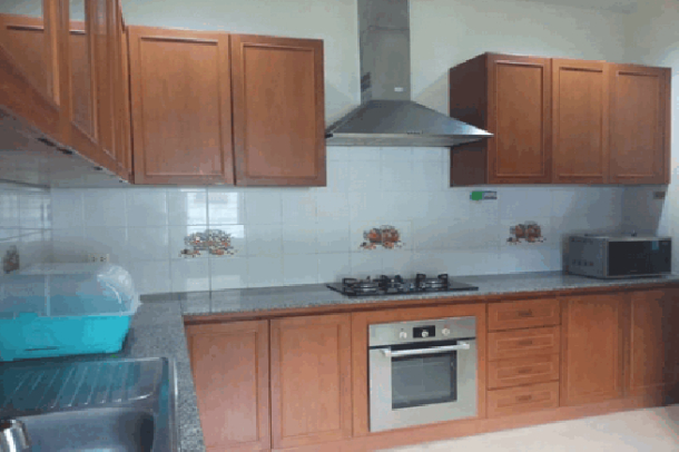 Stunning 3 bedroom in a nice development for sale - East Pattaya-14