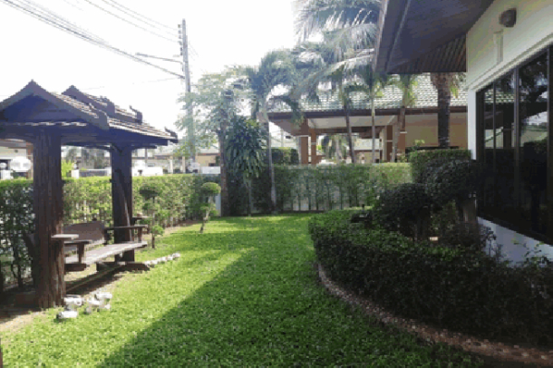 Stunning 3 bedroom in a nice development for sale - East Pattaya-16