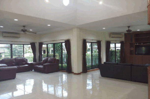 Stunning 3 bedroom in a nice development for rent - East Pattaya-12