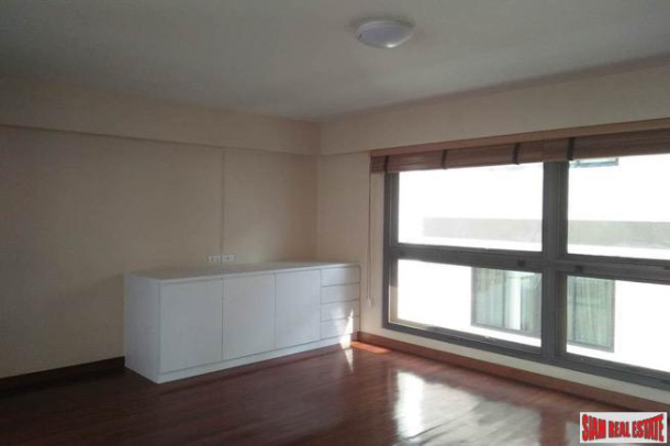 Large Four Storey House Suitable for Living and Office Space in Phrom Phong-27