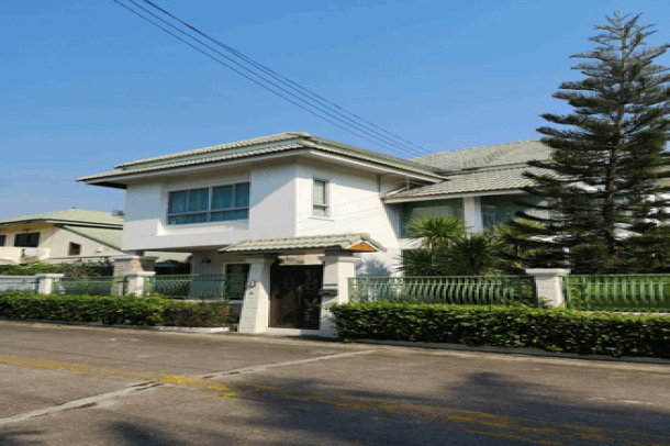 Large 2 storey 4 bedroom house for rent - Soi siam country club-11