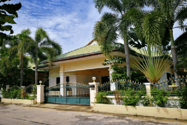 Nice 3 bedroom house at the East Pattaya for sale - Nong Plalai-1