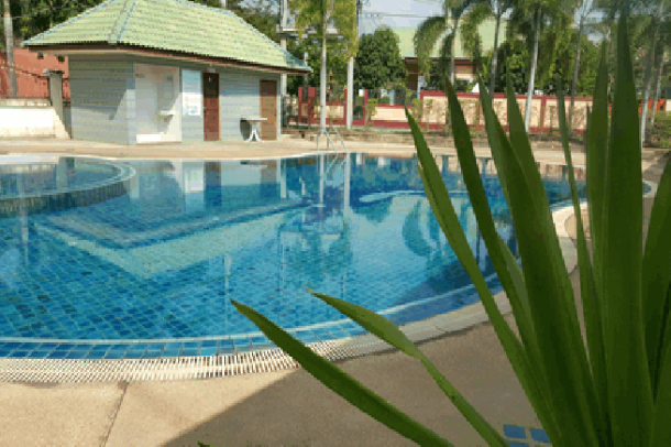 Nice 3 bedroom house at the East Pattaya for sale - Nong Plalai-11