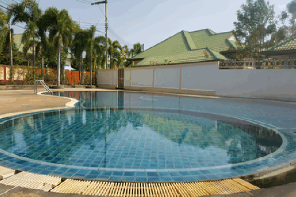 Nice 3 bedroom house at the East Pattaya for sale - Nong Plalai-12