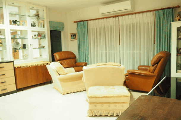 Large 4 bedroom house opposite mapprachan lake for sale -East pattaya-10