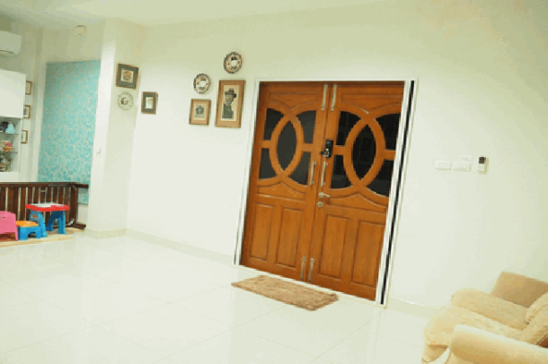 Large 4 bedroom house opposite mapprachan lake for sale -East pattaya-15