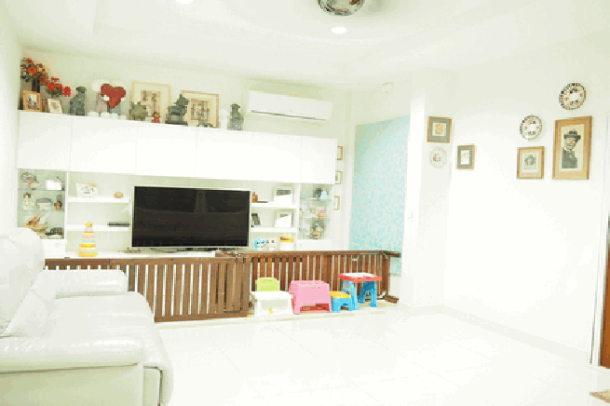 Large 4 bedroom house opposite mapprachan lake for sale -East pattaya-16