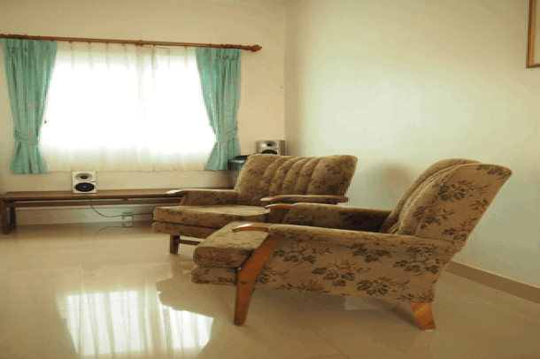 Large 4 bedroom house opposite mapprachan lake for sale -East pattaya-7