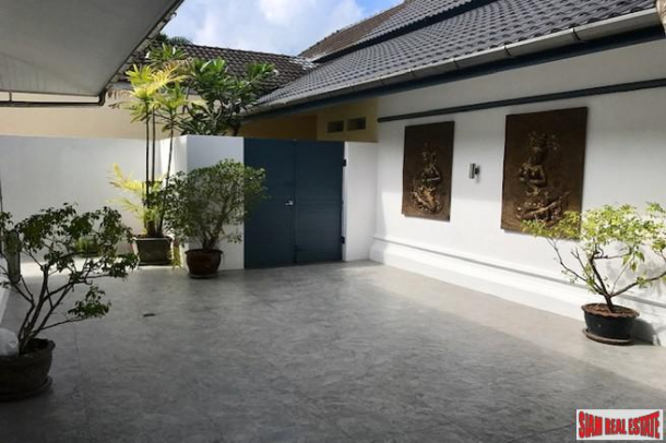 Loch Palm Cove | Large Courtyard Design Three Bedroom Pool Villa for Rent-19