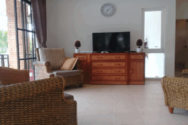 Beautiful 3 bedroom house with private pool for rent - East Pattaya-10