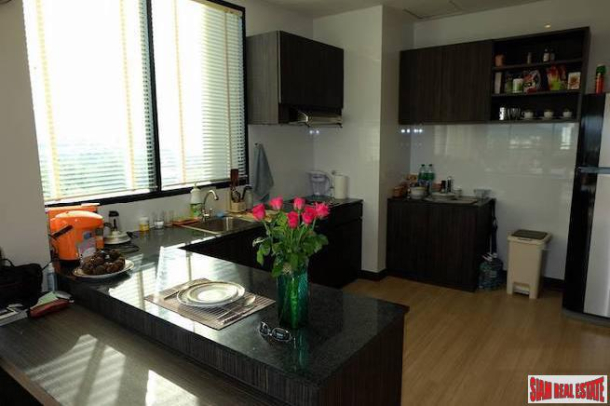 Elegant Two-Bedroom  Corner Condo in Phuket Town Overlooking A Lake and  Natural Park-10