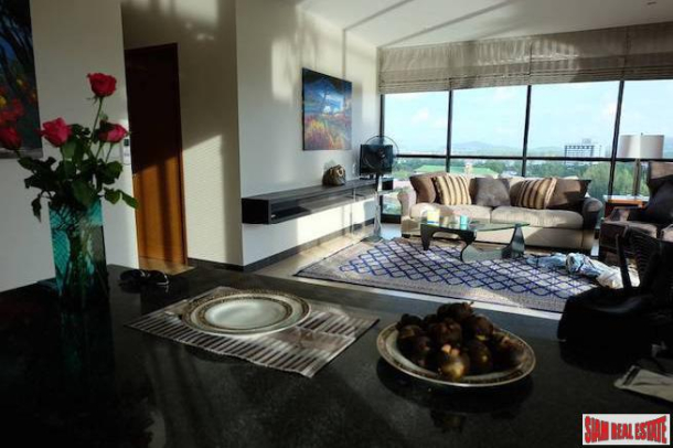 Elegant Two-Bedroom  Corner Condo in Phuket Town Overlooking A Lake and  Natural Park-14