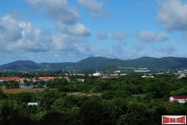 Elegant Two-Bedroom  Corner Condo in Phuket Town Overlooking A Lake and  Natural Park-19