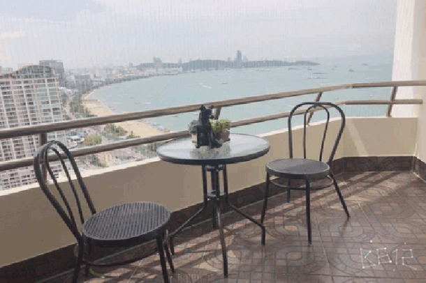 Stunning studio condo with a beautiful sea view for sale on beach road - North Pattaya-1