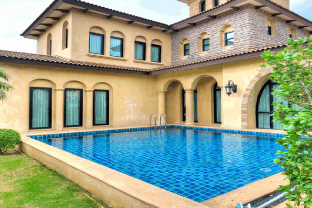 Stunning  3 bedroom with private pool Italian style house for sale - Na jomtian-1