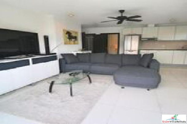 2 bedrooms condo with huge balcony at a convenience areas for rent - Phratamnak-1