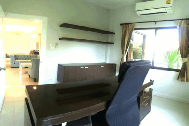 Large 4 bedroom house with private swimming pool for rent- East Pattaya-13