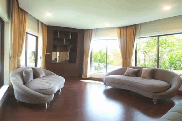 Large 4 bedroom house with private swimming pool for rent- East Pattaya-4