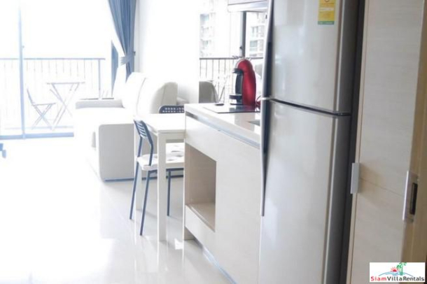 SOCIO Reference 61 | Cheerful and Bright One Bedroom in Low-Rise Condo for Rent near BTS Ekkamai-9