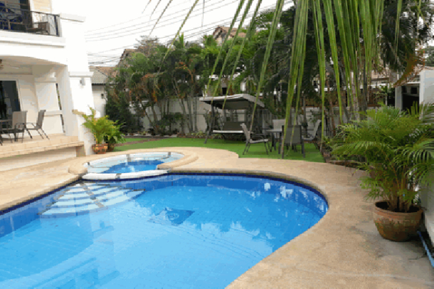 6 bedroom house with a beautiful garden and private pool for rent- East Pattaya-15