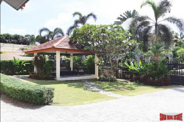 Beautiful 4 bedroom large garden pool villa in a quiet area for sale -East Pattaya-20