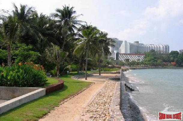 Condo beach front with 3 bedroom in a quiet area for sale - Phratamnak-19