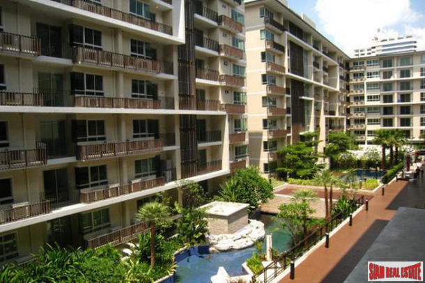 The Clover | Cozy One Bedroom Condo in a Thong Lo Tropical Low-Rise-10