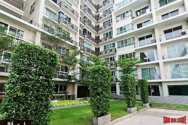The Clover | Cozy One Bedroom Condo in a Thong Lo Tropical Low-Rise-11
