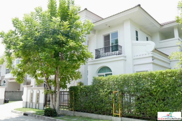 Beautiful Three Bedroom Estate Home for rent in Dok Mai, Bangkok-30